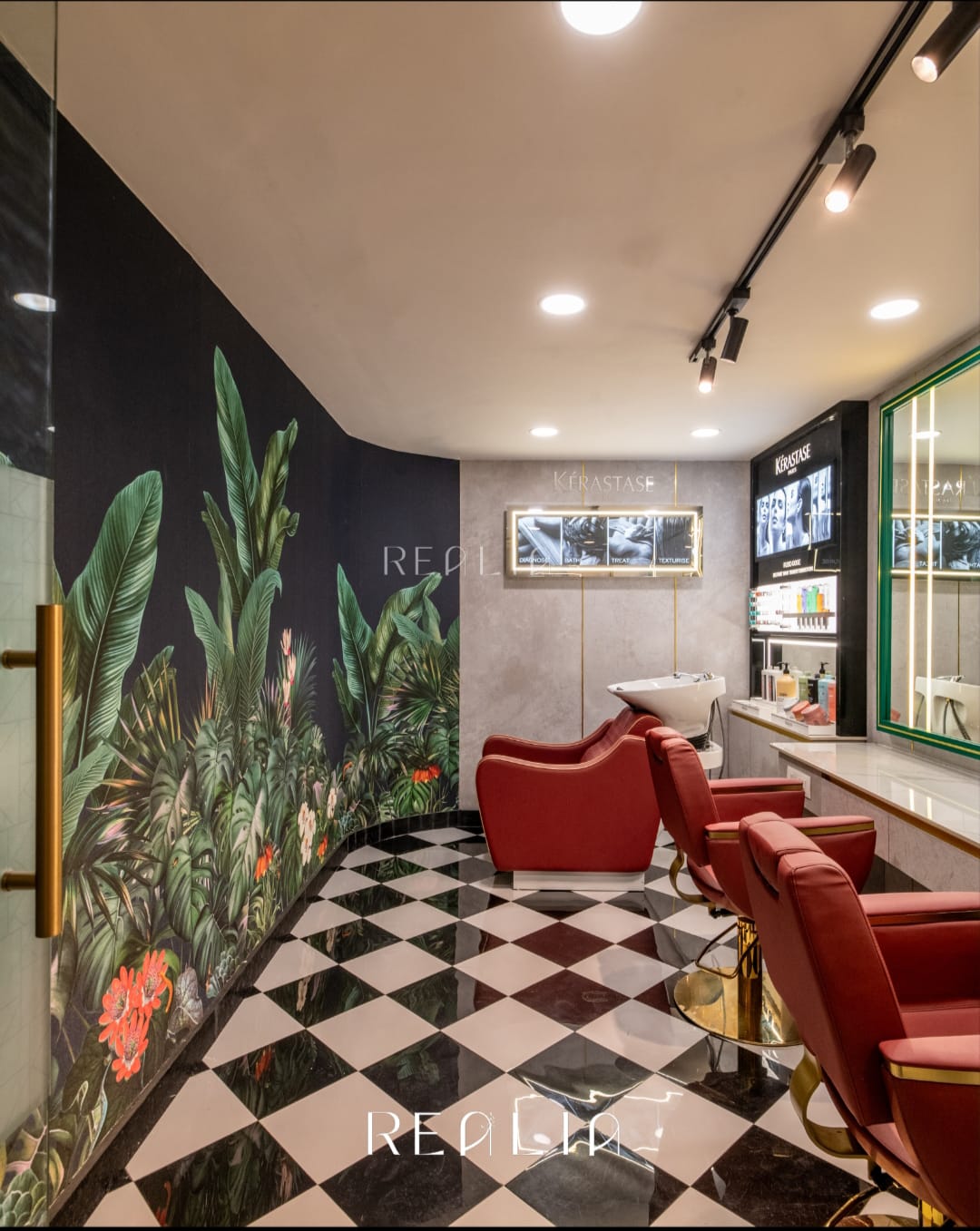 Professional unisex salon