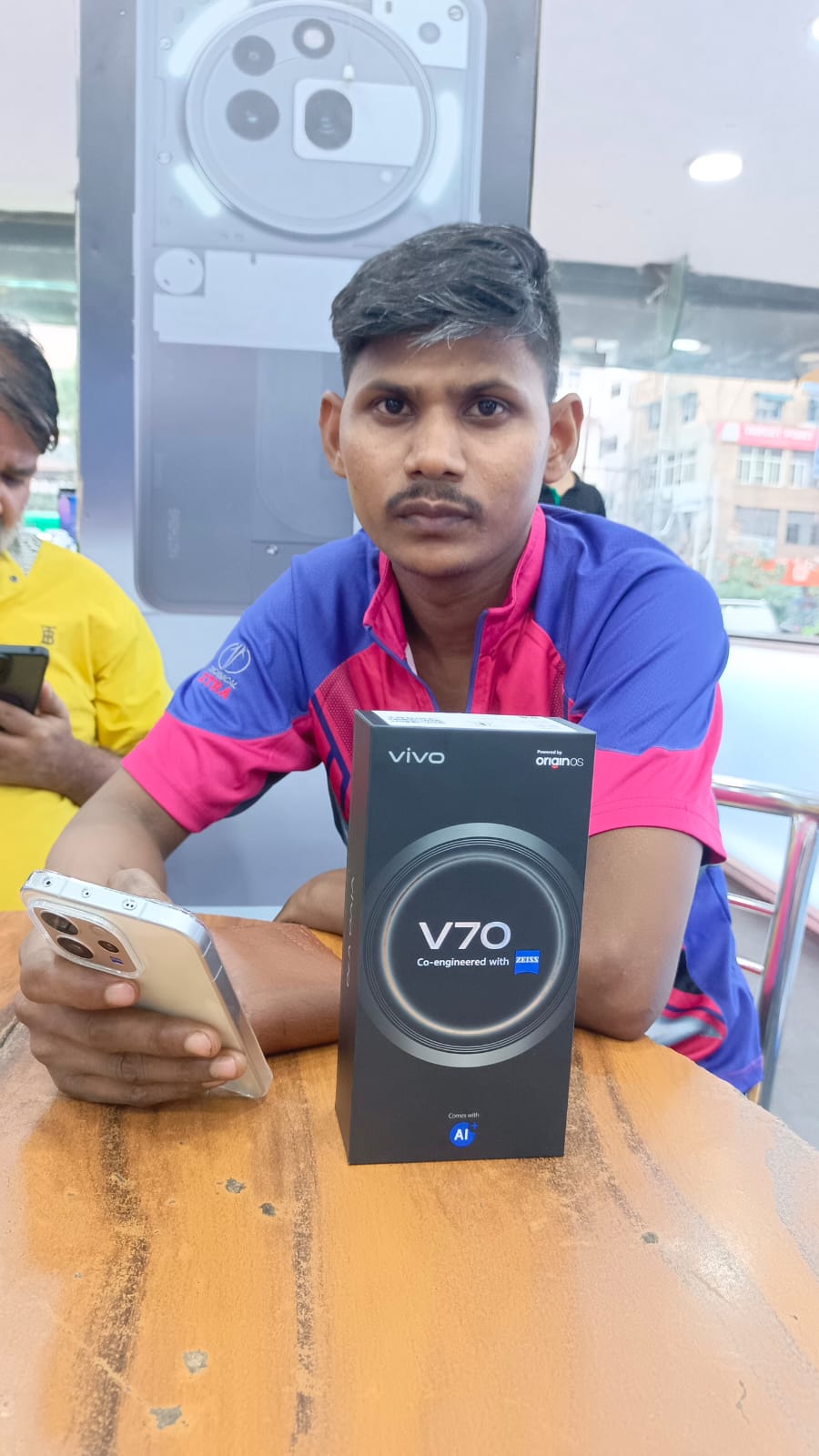 v7000