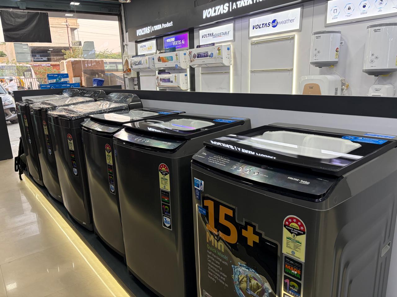 Voltas_Exclusive_Electronics_store_in_Kanpur_interior7-