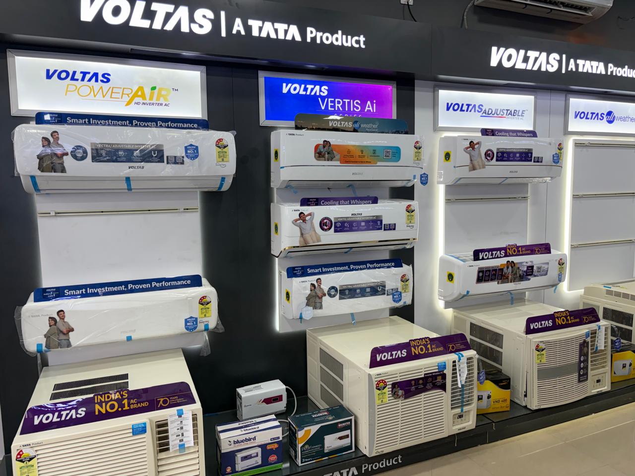Voltas_Exclusive_Electronics_store_in_Kanpur_interior1-